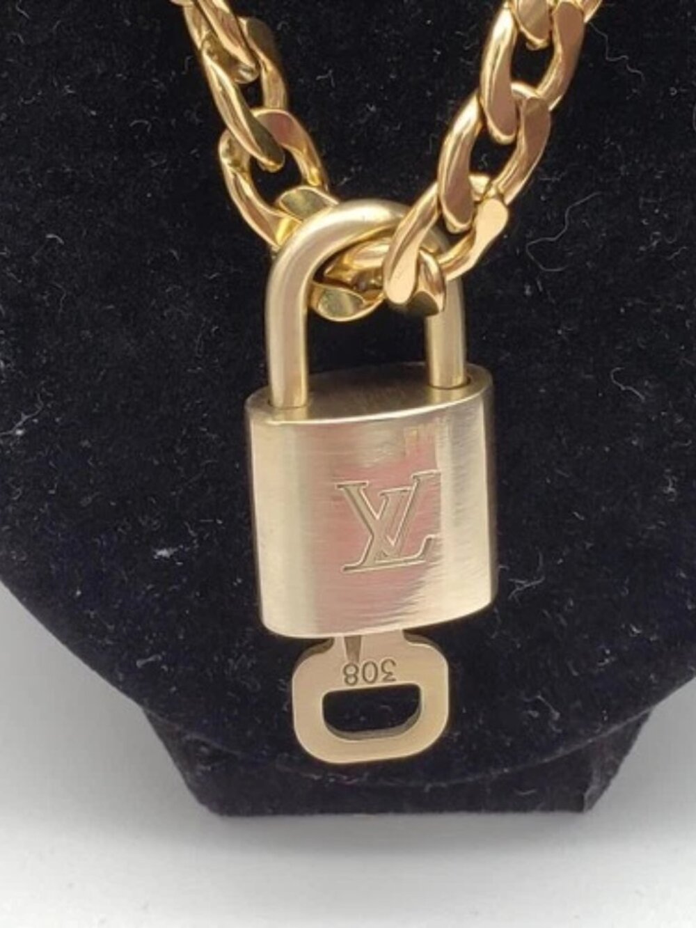 Gold-Plated Necklace with Authentic Louis Vuitton Padlock - Picture 4 of 6